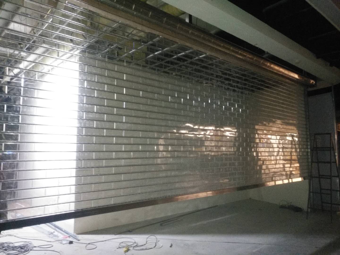 雙層鋁合金門窗具體有哪些特色優(yōu)勢？